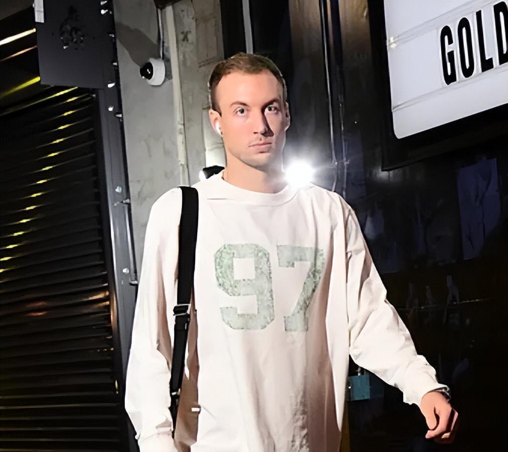 乐鱼app-湖人2替补打成宝贝了！肯纳德进攻太全面，克勒贝尔效果压艾顿！